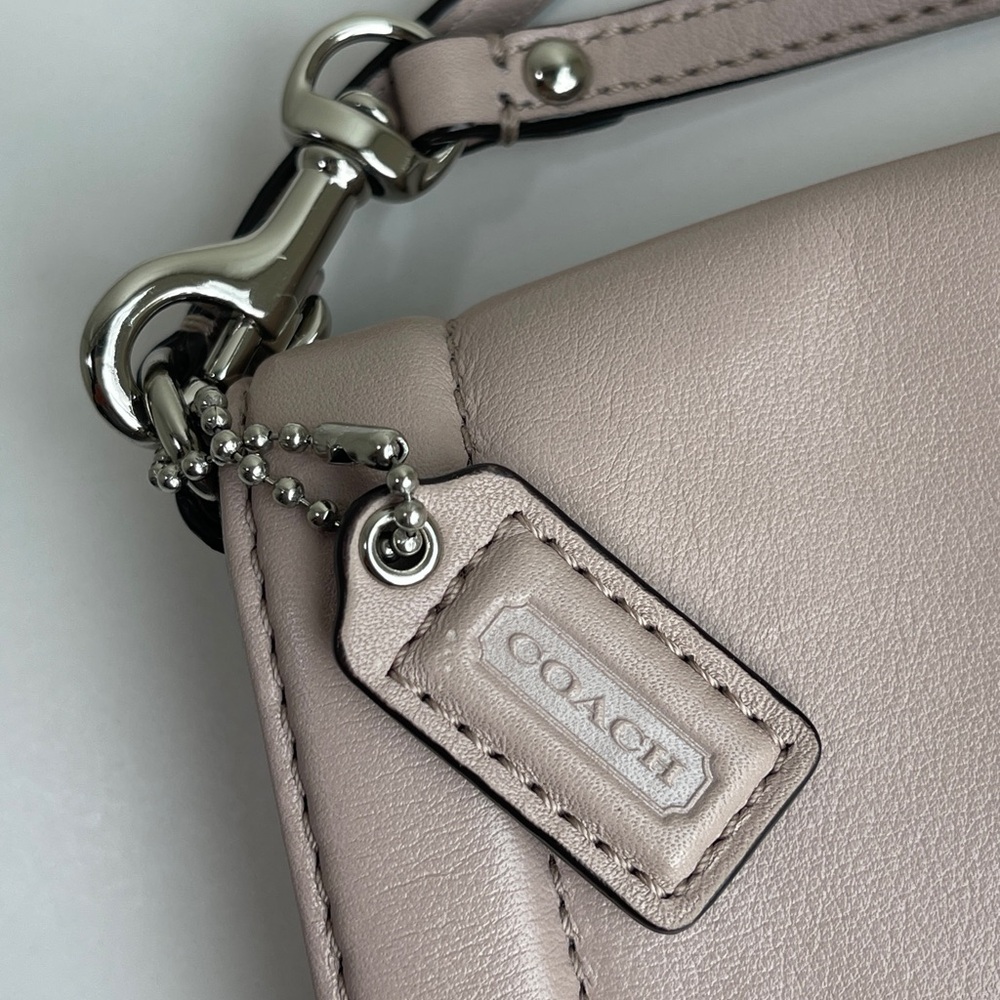COACH Leather Handbag Wristlet Pale Pink With Cancer Awareness Hangtag - Picture 5 of 16
